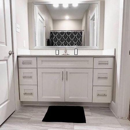 Welcome To Our Spacious 2-Bedroom 2-Bathroom Located In The City Of Houston, Texas! Экстерьер фото