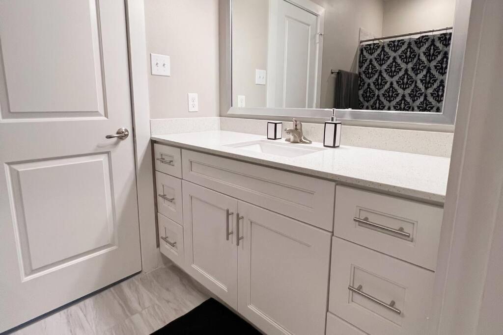 Welcome To Our Spacious 2-Bedroom 2-Bathroom Located In The City Of Houston, Texas! Экстерьер фото