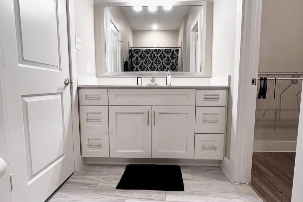 Welcome To Our Spacious 2-Bedroom 2-Bathroom Located In The City Of Houston, Texas! Экстерьер фото